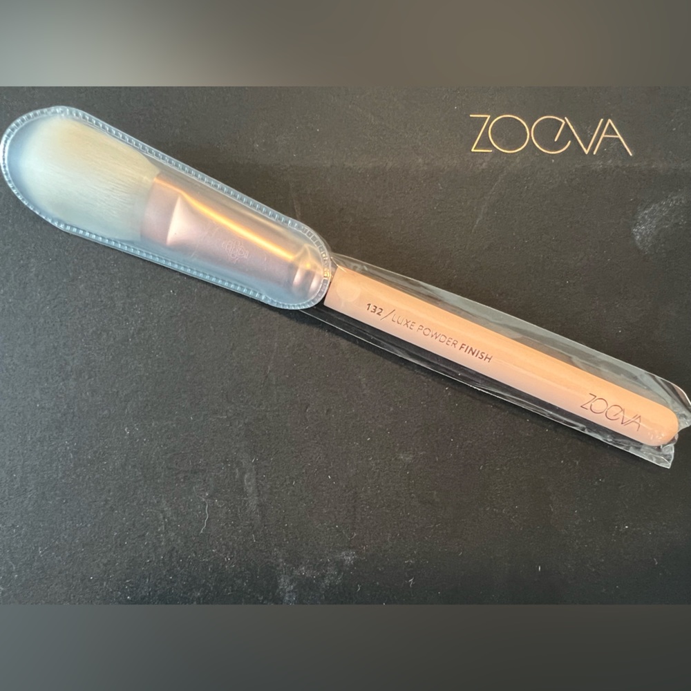Zoeva Rose Golden Makeup Brush- Luxe Powder Finish (132)